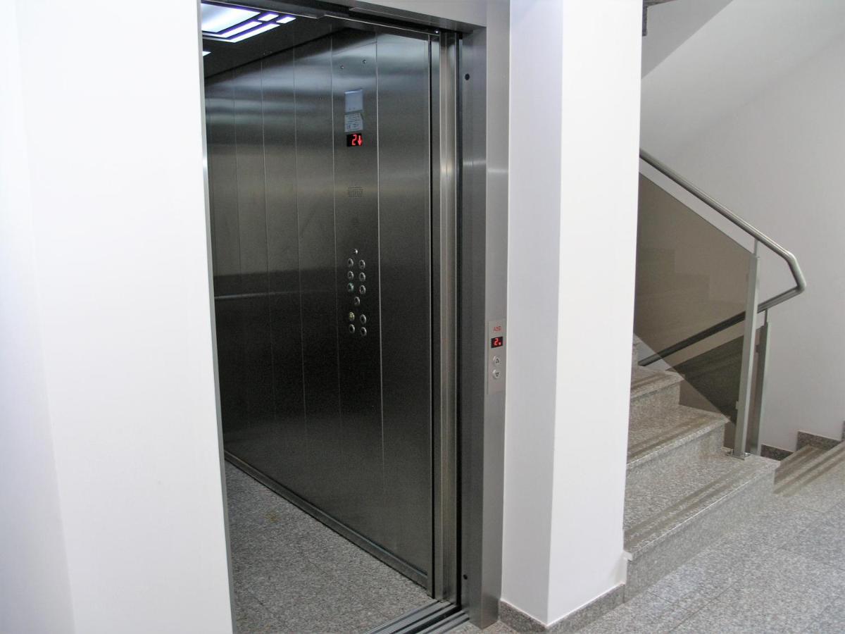 Apartament Metro Kowienska Varsovia Exterior foto